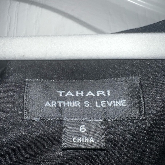 Tahari Dress Size 6 Sheath Animal Print Pleated Neck Stretch Cap Sleeve Career - Picture 3 of 4